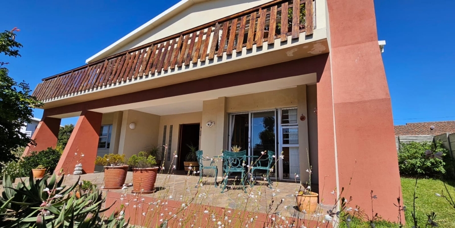 6 Bedroom Property for Sale in De Kelders Western Cape